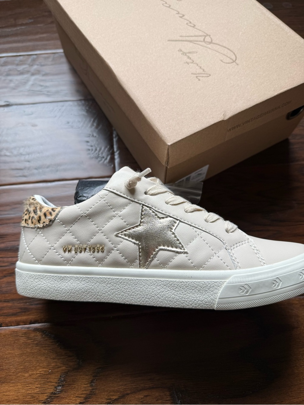 NWT Grande Vintage Havana Women’s Nude Quilted Sneakers